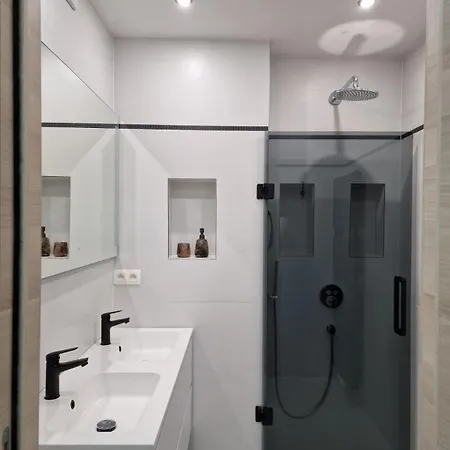 Luxury Renovated 3 *